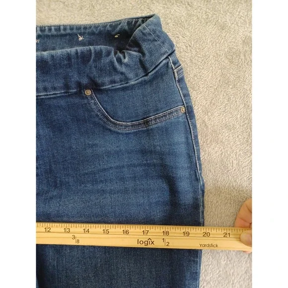 Chicos Pull On Capri Jeans Sz 14 Blue Denim Stretch Cropped Stretch Casual - Picture 11 of 12